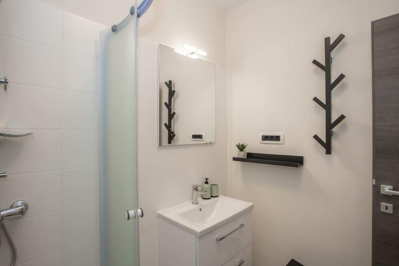 Caprice Studio Apartment Porec Bagian luar foto
