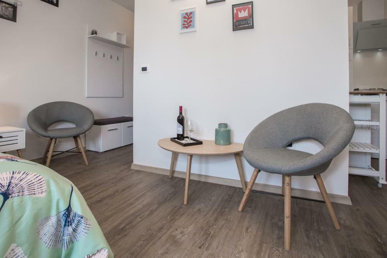 Caprice Studio Apartment Porec Bagian luar foto