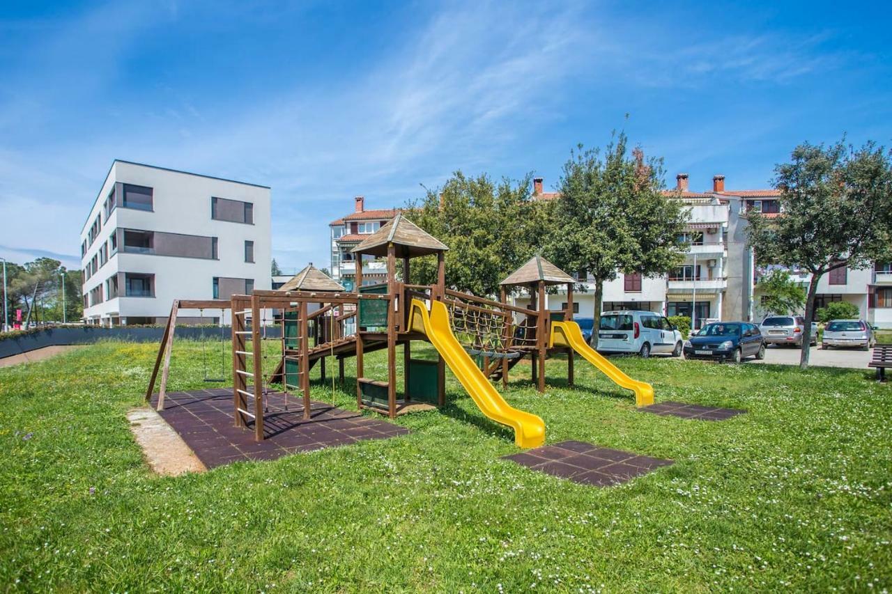Caprice Studio Apartment Porec Bagian luar foto