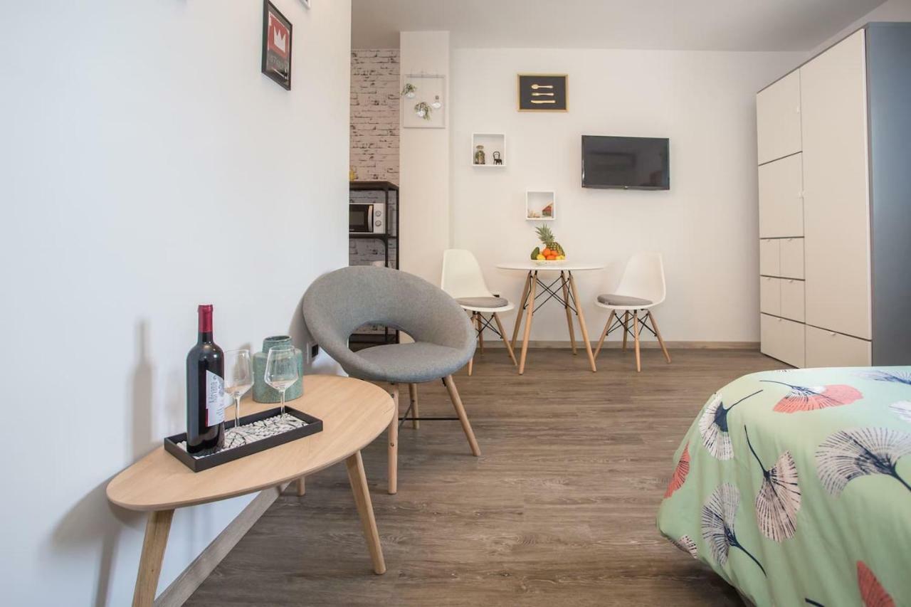 Caprice Studio Apartment Porec Bagian luar foto